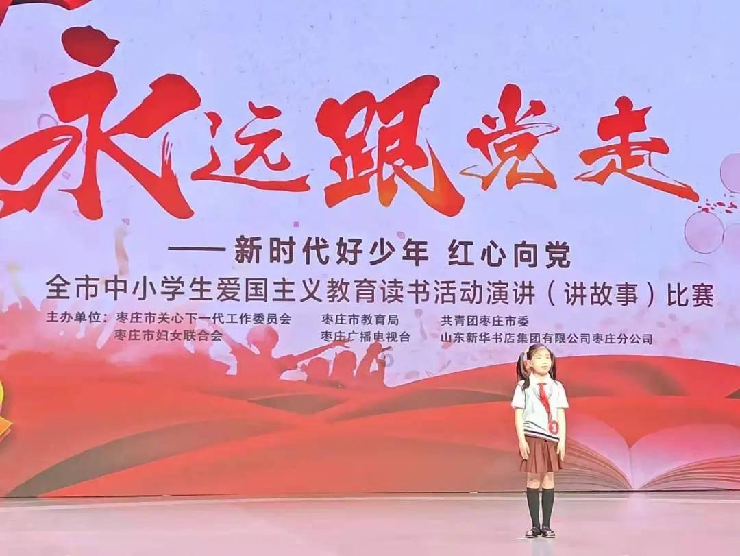 杨昊铭说李宇春舞步干净轻盈，李宇春的舞蹈水平怎么样？