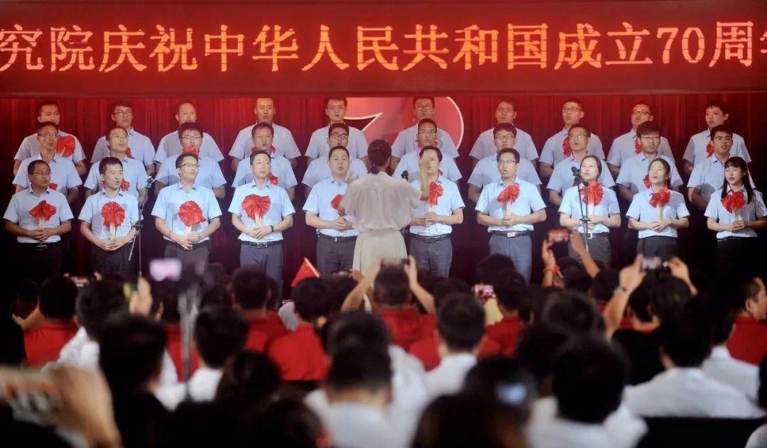 《千鹤先生》:钟发再次出山,致敬经典僵尸片,观众对此赞不绝口